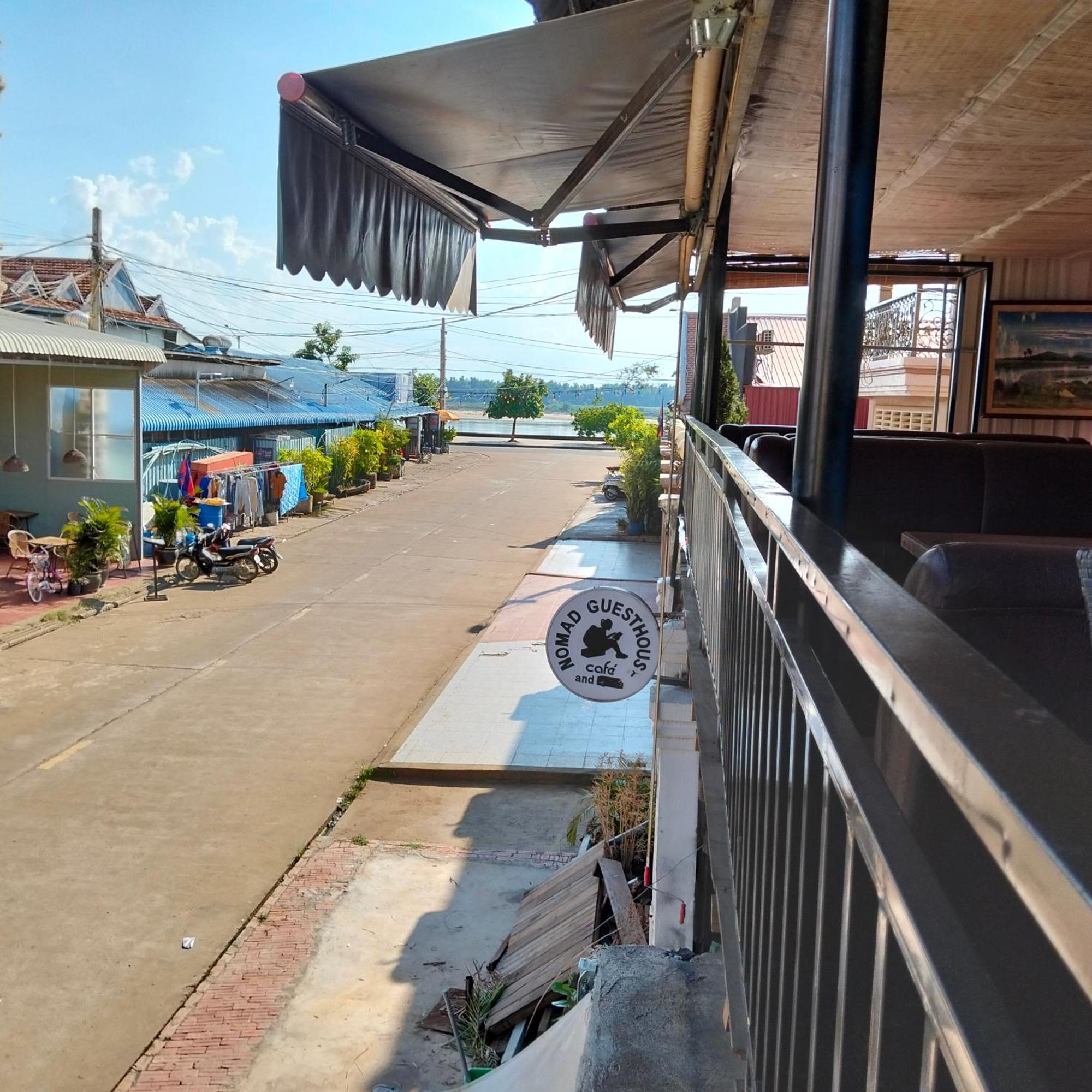 Nomad Guesthouse Kratie Exterior foto